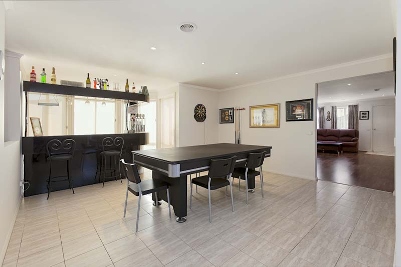 Large on Living with loads of Value! Picture 2