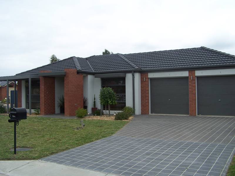 4 Bedroom Entertainer Picture 2