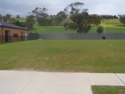Low maintenance block in Cardinia Grove Picture