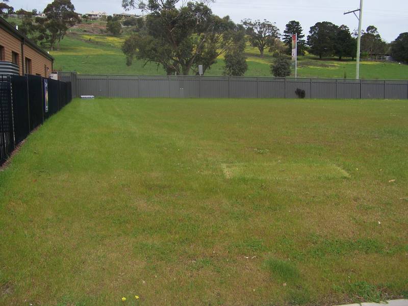 Low maintenance block in Cardinia Grove Picture 2