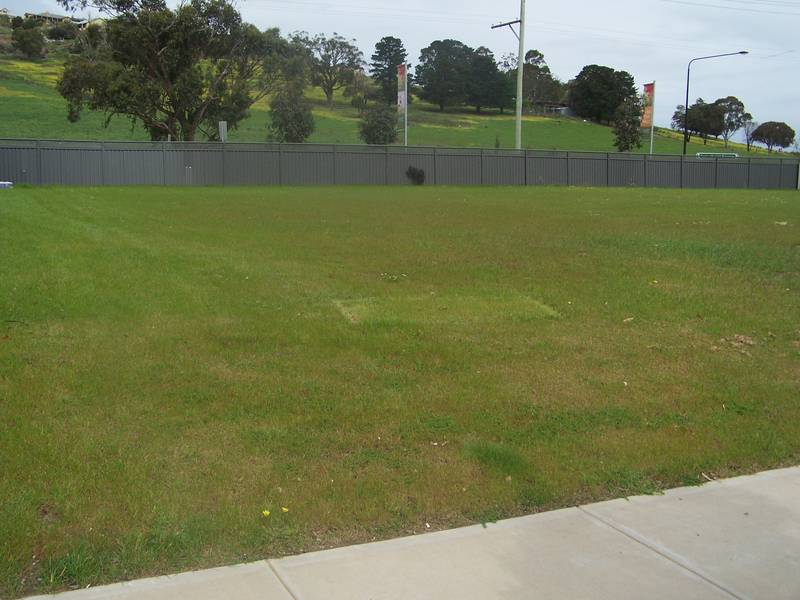 Low maintenance block in Cardinia Grove Picture 3