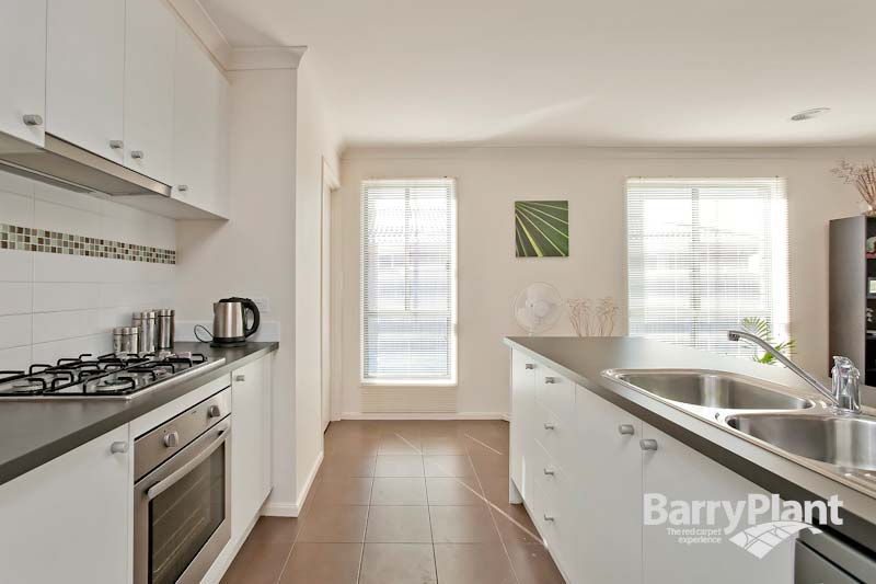 Family Living in Arden Picture 2