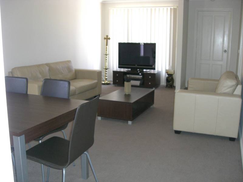 SPACIOUS 4 BEDROOM HOME ON HUGE BLOCK! Picture 3