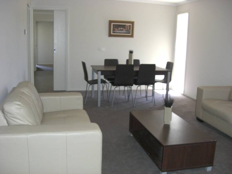 SPACIOUS 4 BEDROOM HOME ON HUGE BLOCK! Picture 2