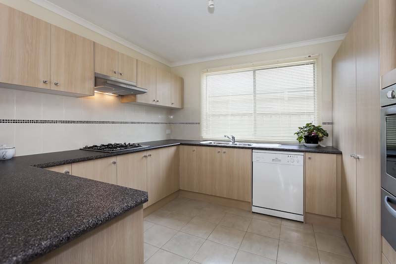 Family living in Fallingwater Picture 3