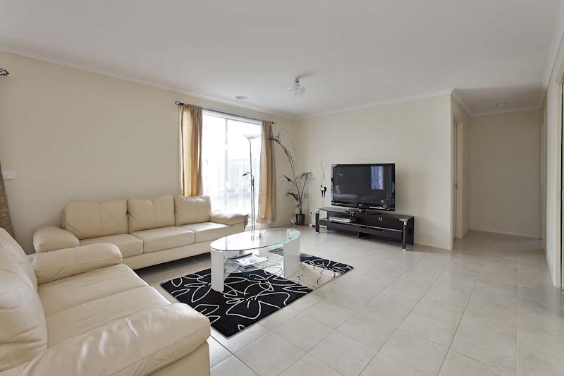 Family living in Fallingwater Picture 2