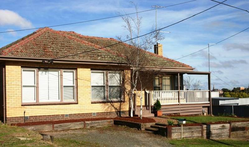 Beautifully Presented 3 Bedroom Home + Study Picture 1