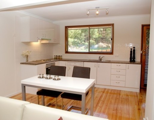 Renovated 1 Bedroom Unit in a Great Location! Picture 3