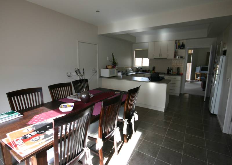 Quality New Townhouse, Close to CBD Picture 2