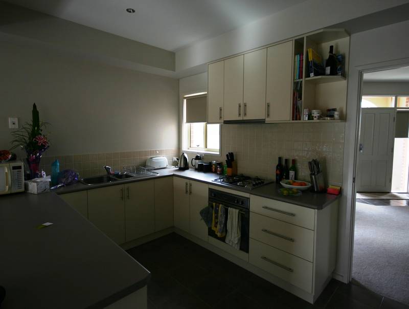 Quality New Townhouse, Close to CBD Picture 3