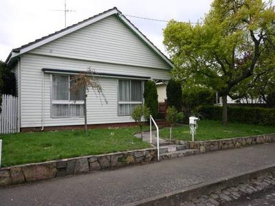3 Bedroom house in great location walking distance to CBD Picture
