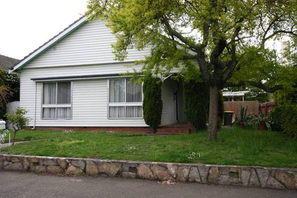 3 Bedroom house in great location walking distance to CBD Picture 2