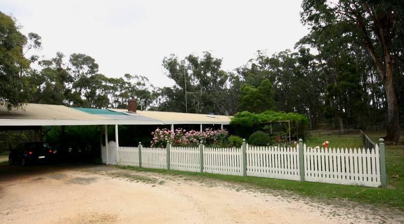 Magnificent Rural Setting - Just 10minutes from Ballarat CBD Picture 2