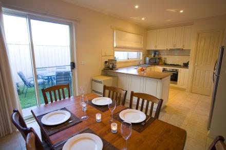 Modern 3 bedroom townhouse on the fringe of Wendouree (lake side)! Picture Modern 3 bedroom townhouse on the fringe of Wendouree (lake side)! Picture