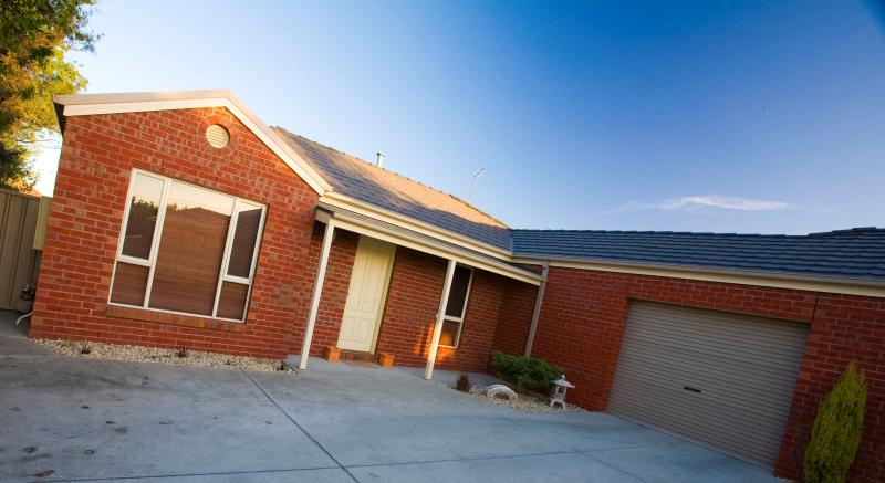 Modern 3 bedroom townhouse on the fringe of Wendouree (lake side)! Picture