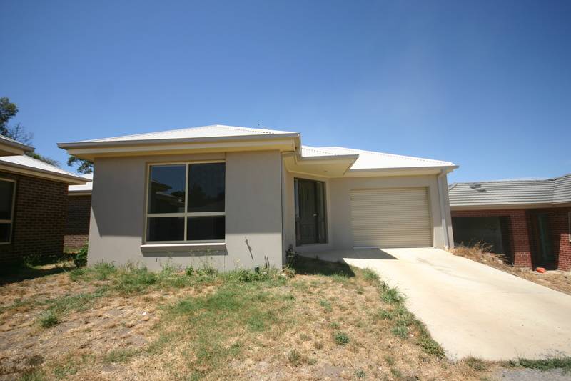 Near new two bedroom plus study townhouse Picture