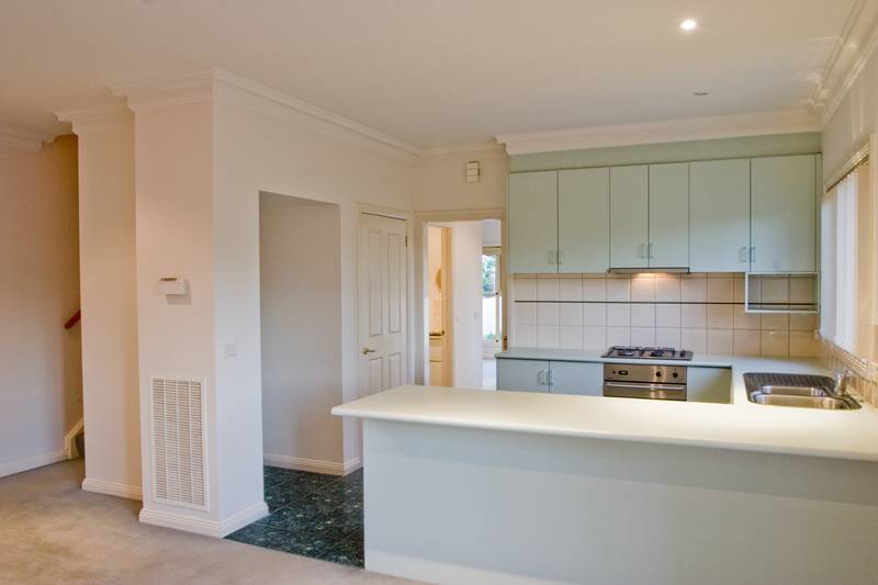 Desirable Central Property Picture 3