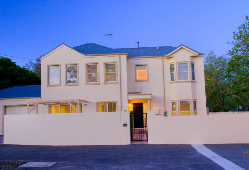 Desirable Central Property Picture 1