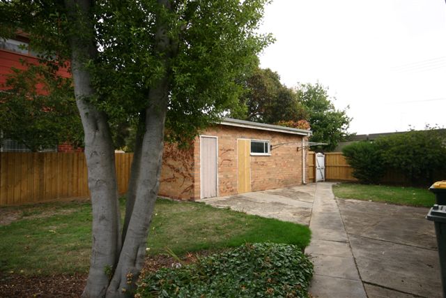 Lovely Family
Home - In Spotless Condition - Newington area!! Picture 3