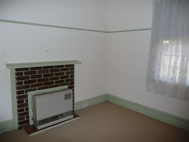 Light & Bright 3 Bedroom Home - Big Block!! Picture 2