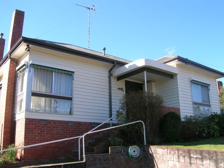 Spacious
3 bedroom home in elevated position! Picture 1