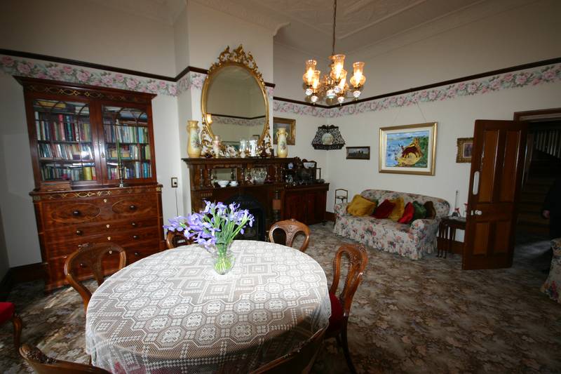 Edwardian Home with Ornate Features Picture 2