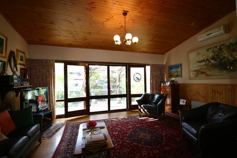 Edwardian Home with Ornate Features Picture 3