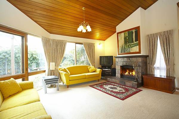 'Bright & Spacious' - Altona Bay's Best kept Secret Picture 1