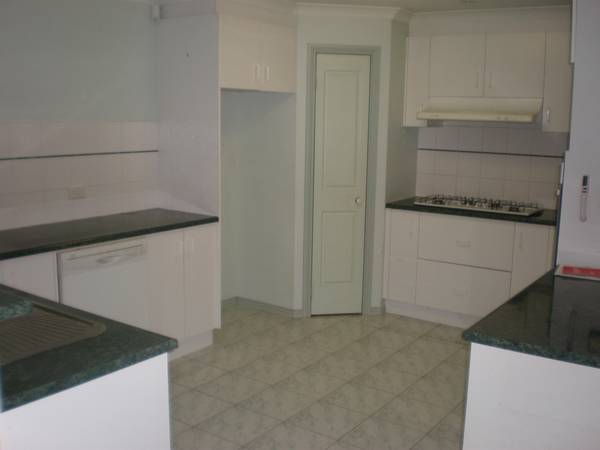 3 Bedroom + Study home - Avail NOW! Picture 2