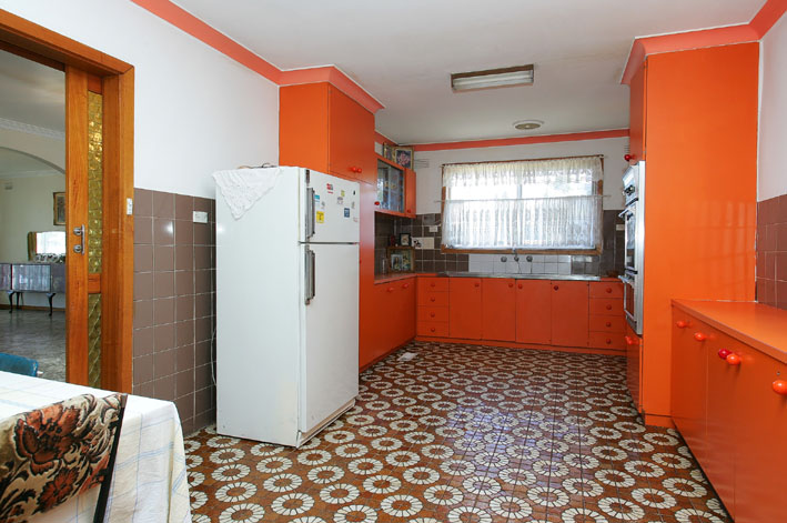 3 bedroom + 3 Living areas - Avail NOW!! Picture 3