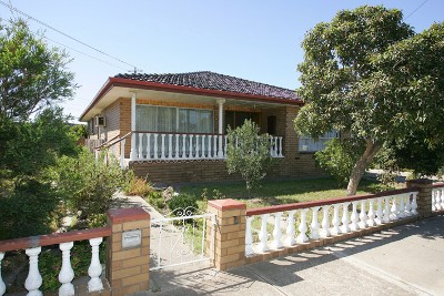 3 bedroom + 3 Living areas - Avail NOW!! Picture