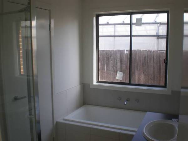 Brand New 2 Bedroom Villa Unit - Avail NOW!! Picture 3