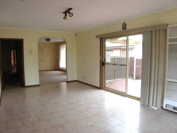 Great Entertainer - Move Right In Picture