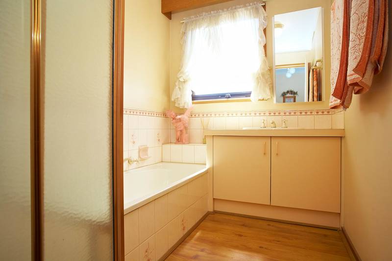 Peaceful Easy Living Picture 2