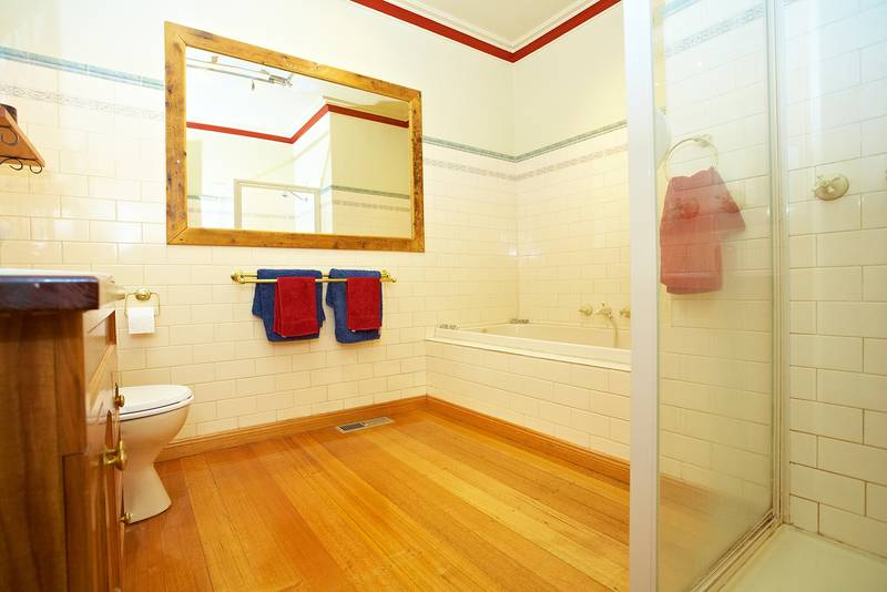 Stunning Family Entertainer Picture 3