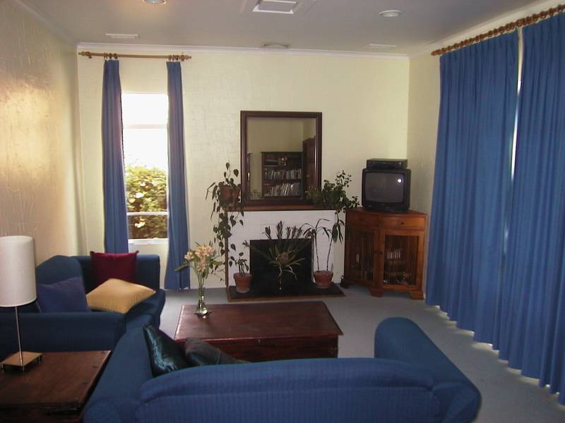 Walk to Zone 1 Train Station - Avail NOW! Picture