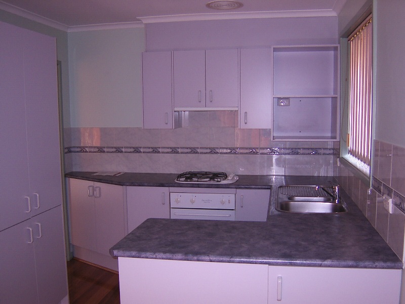 Hate being stuck in traffic? Walk to Zone 1 - Avail End June!! Picture