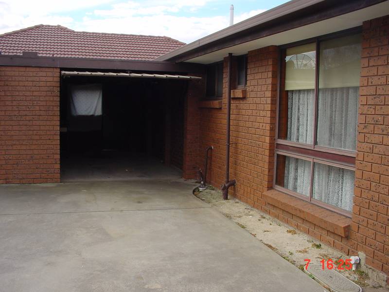 LOCATION, LOCATION!! -2 Bedroom Delight - Avail NOW!!! Picture 2