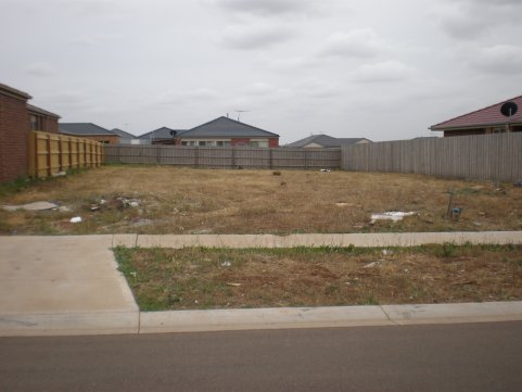 Huge Frontage! Picture 1