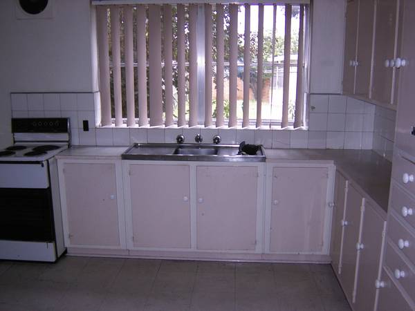 3 Bedroom apartment walking distance to Zone 1 - Avail NOW!! Picture 2
