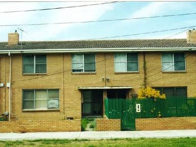 3 Bedroom apartment walking distance to Zone 1 - Avail NOW!! Picture 3 Bedroom apartment walking distance to Zone 1 - Avail NOW!! Picture