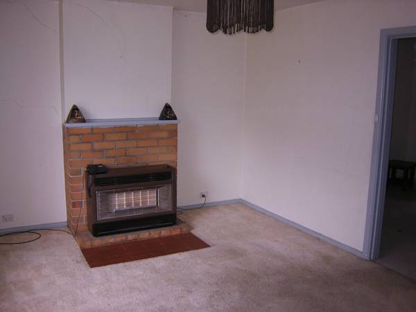 3 Bedroom apartment walking distance to Zone 1 - Avail NOW!! Picture 3