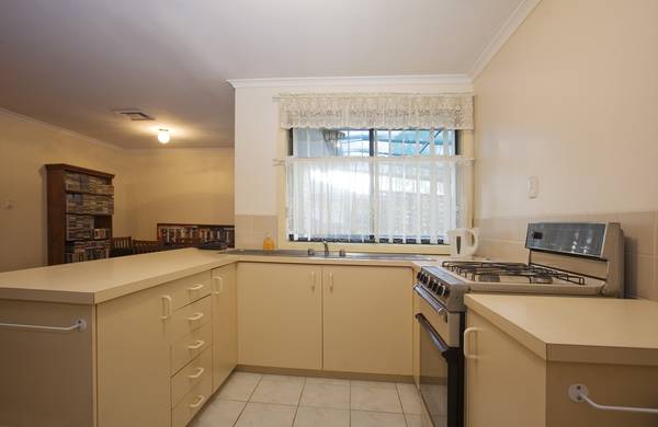 Convenient low maintenance living! Picture 3