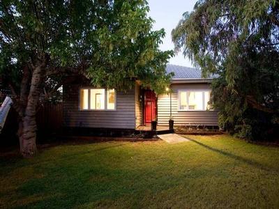 Stylish living, contemporary luxury and secret gardens Picture Stylish living, contemporary luxury and secret gardens Picture