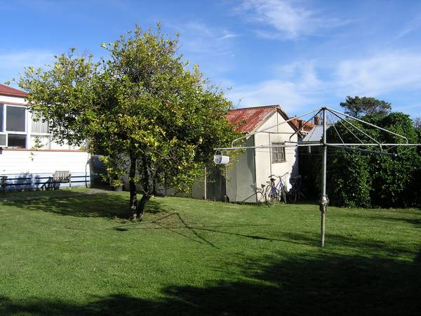 Classic 1920's Califorian Bungalow on Large Block 621sq m(approx) Picture Classic 1920's Califorian Bungalow on Large Block 621sq m(approx) Picture