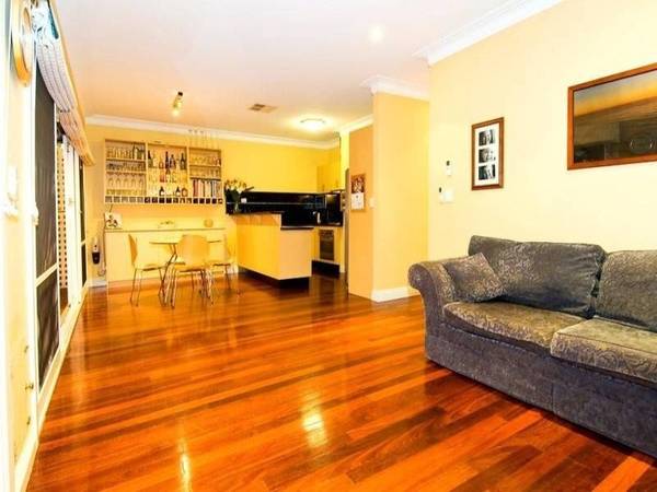 3 bed ,2 bathPeriod renovated home ($550,000 buyers inspect) Picture 3