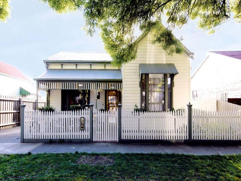 Absolutely Stunning 3 Bedroom Residence Picture 1