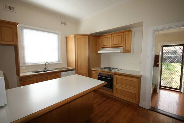 Renovated throughout, Fantastic Large Home Picture 2