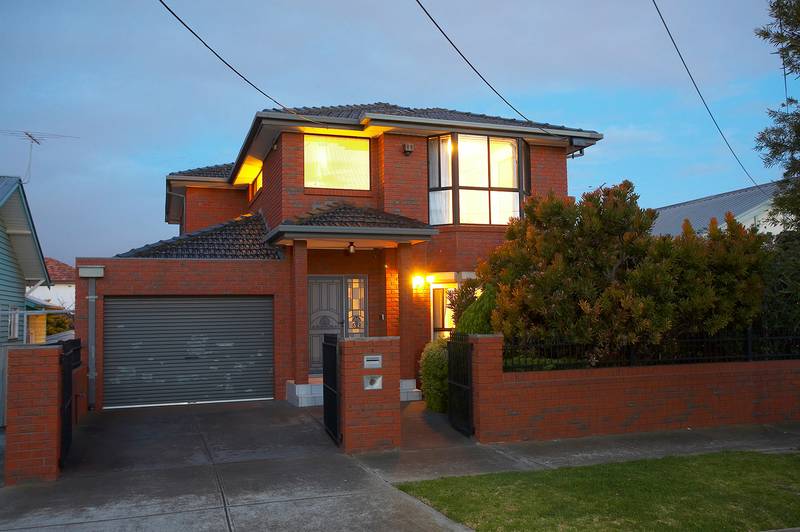 Solid Brick 4
bed mansion with River, Racecourse & CBD Views! Picture