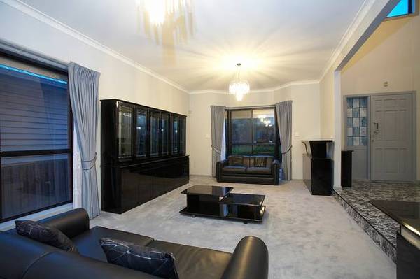 FAMILY TREASURE - 4 Bedroom with River, Racecourse & CBD Views! Picture 3